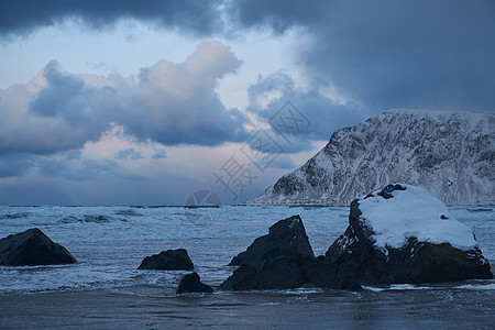 冬季诺华海岸 下雪多云的天气恶劣海岸线峡湾风景蓝色旅行假期天空海浪旅游山峰图片