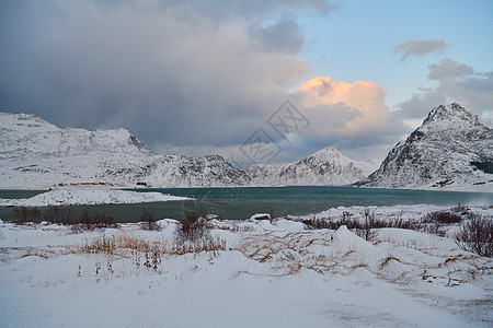 冬季诺华海岸 下雪多云的天气恶劣日落风雨旅游风景海岸假期旅行天空海浪蓝色图片