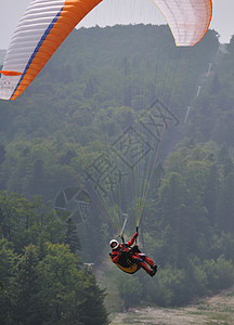 滑翔伞运动滑行飞行娱乐男人活动风险橙子跳伞冒险空气图片