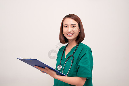 亚裔护士女性与一个文件夹 在白色背景上孤立无援成人临床医生医院女士医师药品保健处方卫生图片