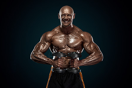 强壮健美的男子健美运动员 有哑铃的运动肌肉男 运动和健身动机 个人运动休闲男人重量成人手臂胸部力量二头肌身体营养膀子图片