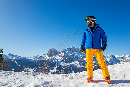 科蒂纳山坡上快乐滑雪机旅行男性旅游滑雪运动乐趣微笑胡子胡须高山图片