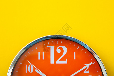 黄色背景的闹钟工作室水平时针小时手表数字工作金属时钟时间图片