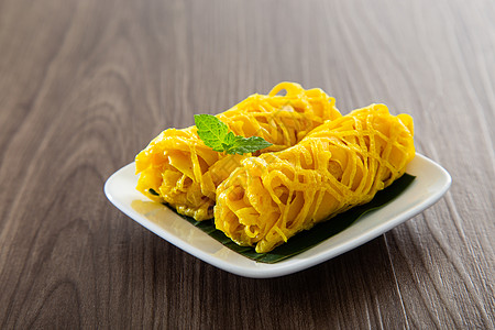 Roti Jala 马来西亚传统蛋糕小吃美味饼子黄色食物羊肉街道网绉花边香料图片