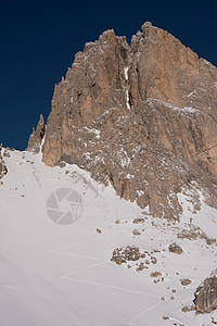 前往雪中滑雪轨道登山滑雪者活动天空曲目假期游览远足旅行季节图片