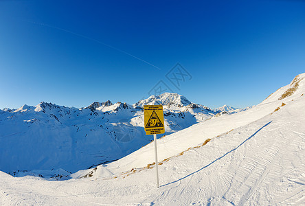 冬天下雪的高山高山冰川太阳蓝色首脑旅行顶峰阳光爬坡岩石冻结图片