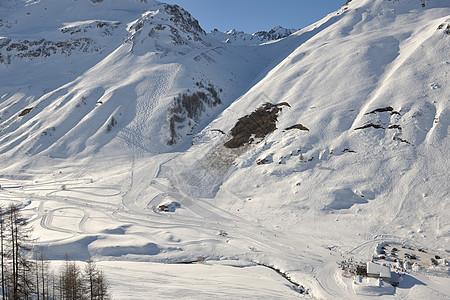 冬天下雪的高山高山旅行冻结冰川阳光风景太阳爬坡顶峰蓝色季节图片