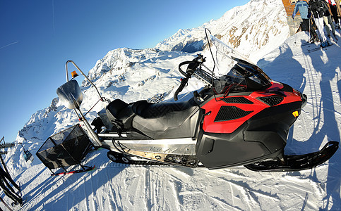 雪橇移动运输娱乐踪迹暴风雪寒意滑雪摩托卡车运动乐趣图片
