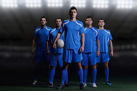 足球足球运动员队男生竞赛活动成人冠军杯子行动团队男人训练图片