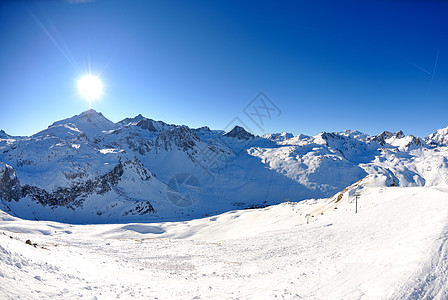 冬天下雪的高山高山顶峰冰川太阳爬坡天空季节首脑环境阳光假期图片