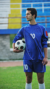 足球运动员肖像蓝色优胜者男性游戏微笑黑色红色乐趣成功成人图片