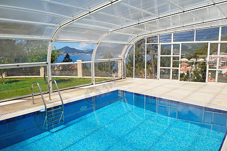 游泳池蓝色房子风格商业住宅石头温泉闲暇窗户天空图片