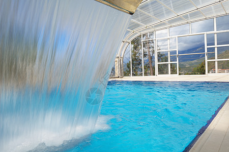 游泳池酒店装饰甲板运动奢华蓝色天空建筑学闲暇住宅图片