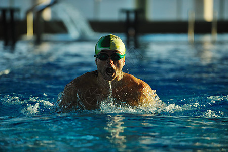 青少年游泳游泳运动员速度男性竞争成人精力车道游泳衣运动青少年专注背景