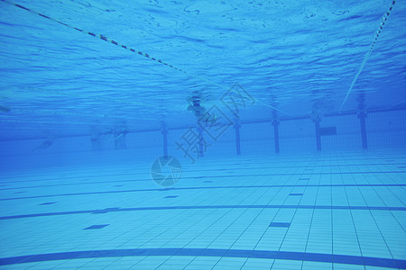 水下游泳池健康蓝色运动锻炼娱乐水池男人背景图片