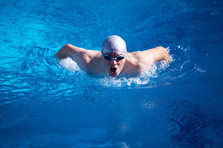 室内游泳便便池上游泳池排水锻炼闲暇成人运动男人运动员男性训练帽子力量图片