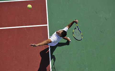 青年男子在户外打网球运动游戏闲暇锻炼身体橙子比赛爱好玩家竞赛图片