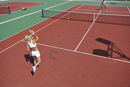 青年女子户外打网球游戏女性爱好服务成人橙子法庭运动女士玩家竞赛图片
