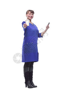 商业女律师专业人员 拥有智能电话 喝着饮水咖啡细胞白色女士手机人士女性杯子微笑快乐商务图片