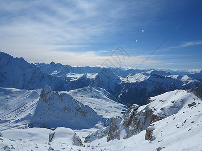 冬季自然景观滑雪顶峰运动旅行蓝色季节天空太阳冒险荒野图片