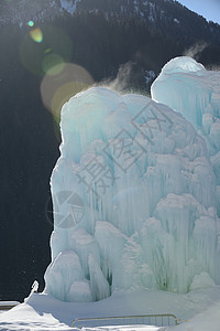 冰雪季节蓝色白色装饰风格冻结喷泉概念液体水晶图片
