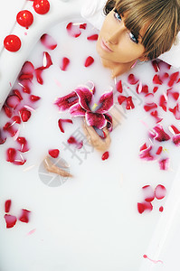 妇女浴花疗法身体福利奢华玫瑰女孩治疗花瓣化妆品洗澡图片