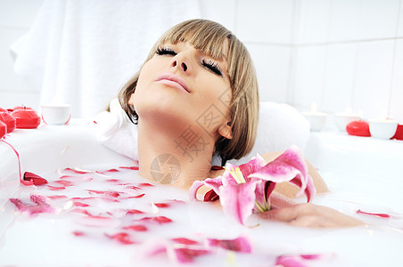 妇女浴花温泉福利成人女性洗澡治疗芳香疗法皮肤玫瑰图片
