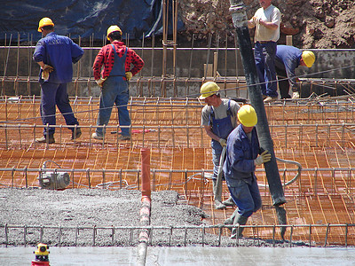 建筑业工人劳动力蓝色火花建筑工厂水泥安全管道焊机力量图片