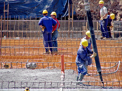 建筑业工人管道职场建筑工人就业工具劳动蓝色工作焊机焊接图片