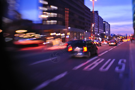 城市之夜 繁忙街道的汽车运动灯光模糊建筑学风景摩天大楼戏剧性天空时间建筑交通速度运输图片
