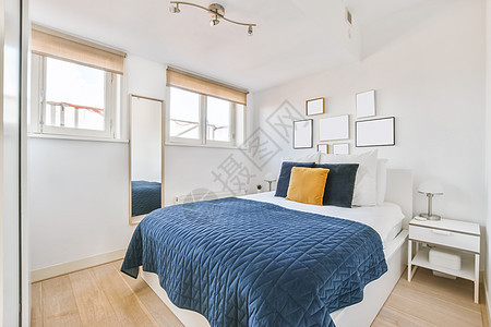 有软床的豪华卧室公寓装饰建筑学财富建筑蓝色财产风格住宅房子背景图片