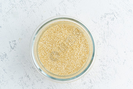 在水中浸泡谷类quinoa 以发酵谷类和中和植物酸凝集素种子粮食味道烹饪美食农业厨房食物碎粒图片