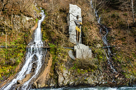 Borjomi 配有矿泉水的城市度假村电缆旅行喷泉山沟溪流公园瀑布索道旅游缆车图片