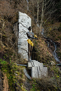 Borjomi 配有矿泉水的城市度假村索道旅游流动山沟旅行电缆城市溪流公园喷泉图片