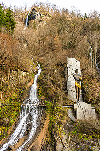 Borjomi 配有矿泉水的城市度假村公园瀑布山沟旅游流动城市喷泉溪流电缆索道图片