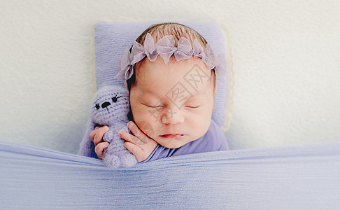 新生儿女婴画像孩子童年女性戏服午睡工作室兔子婴儿帽子玩具图片