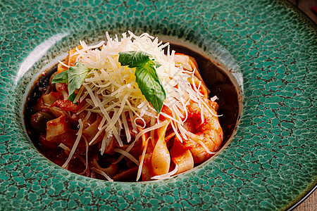 配有虾和番茄酱的果美食食菜尼桌子食物餐厅海鲜午餐盘子美味烹饪营养图片