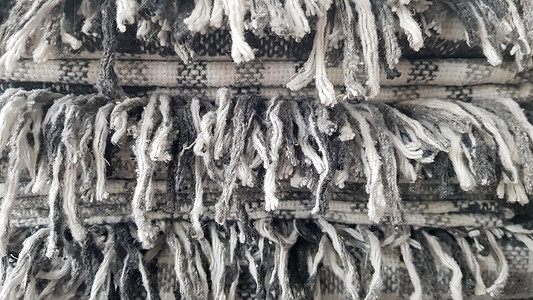 羊毛针织服装背景 一堆灰色格子羊毛毯 秋季 冬季家庭温暖和舒适的概念 一捆折叠整齐的毯子图片