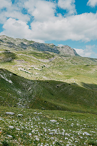 日出时的山谷 自然的夏季景观 山峰绿色自然风光 绿山景观国家高山荒野公园天空阳光踪迹风景顶峰旅游图片