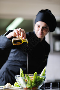 厨师准备用餐服务烹饪沙拉盘子食物食谱厨房女士烤箱帽子图片