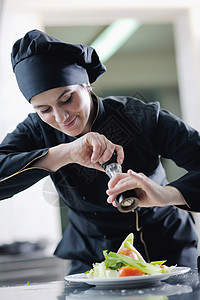 厨师准备用餐工作蔬菜盘子美食食物沙拉食谱成人酒店生活图片