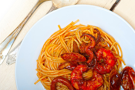 意大利海鲜意大利面配红番茄酱面条食物动物盘子午餐乡村香菜甲壳美食蛤蜊图片