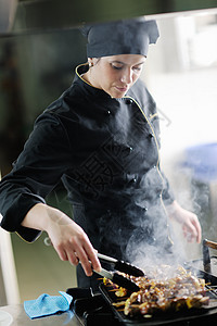 厨师准备用餐烹饪营养服务美食盘子餐厅食谱木板帽子厨房图片