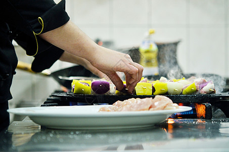 厨师准备用餐美食沙拉酒店木板烤箱盘子蔬菜生活食物厨房图片