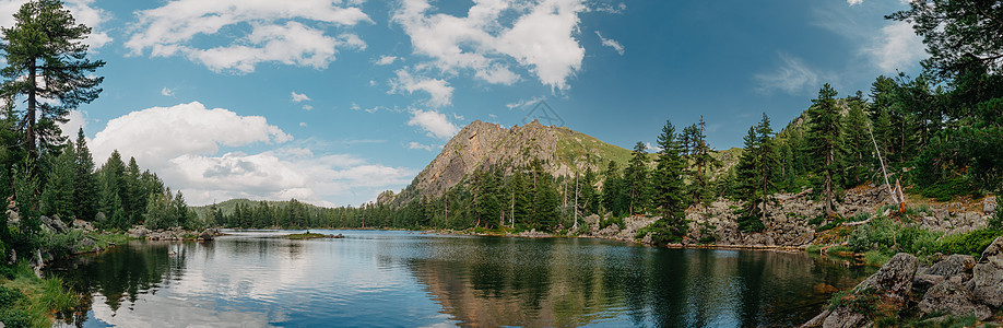 大型山湖 高山风景 湖泊和高山峰旅游假期池塘天空公园旅行山脉全景环境岩石图片