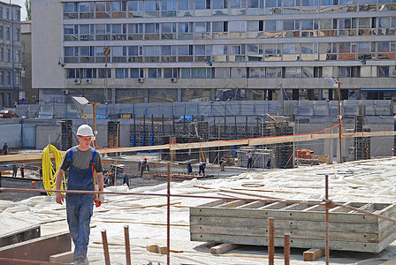 建筑建筑工人蓝色建筑师建设者阴云工地衣服开发男性木头灯光图片