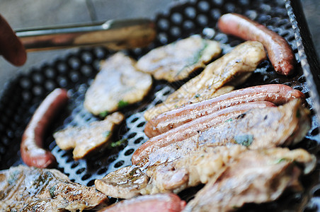 烧烤肉派对餐厅牛肉木炭猪肉烹饪盘子火焰香肠午餐图片