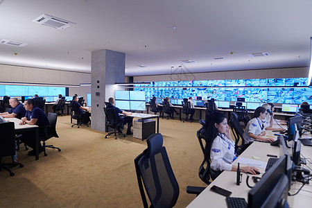 工作中的安全数据中心操作员小组监督监视运营商服务电脑视频同事控制室警卫办公室图片