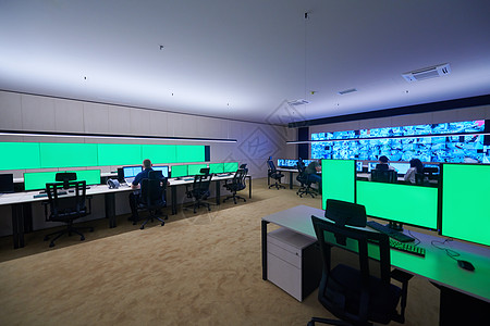 工作中的安全数据中心操作员小组警卫视频控制室团体监督团队中心房间数据监控图片