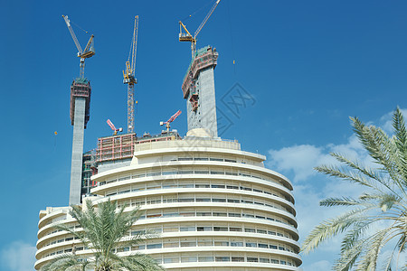 带有起重机的建筑工地财产进步建筑物水泥摩天大楼天空公寓金属商业框架图片